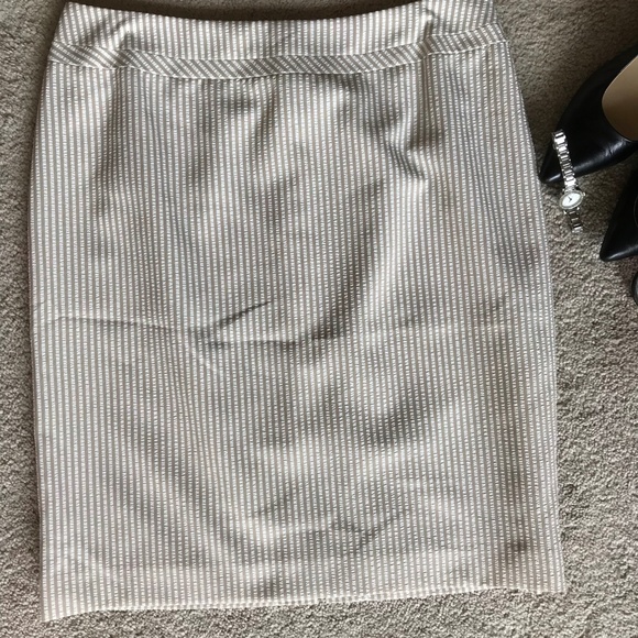 Tahari Seer Sucker Pencil Skirt 8 Petite - Picture 1 of 8